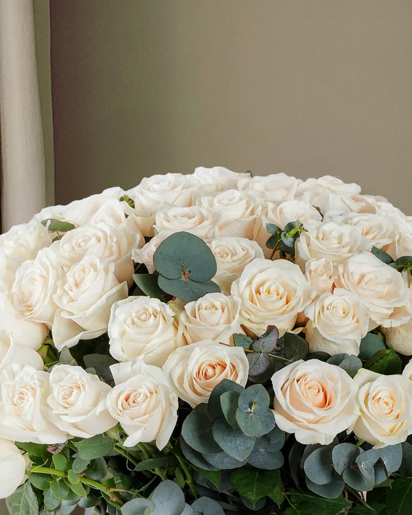 Rosenstrauß in Weiß